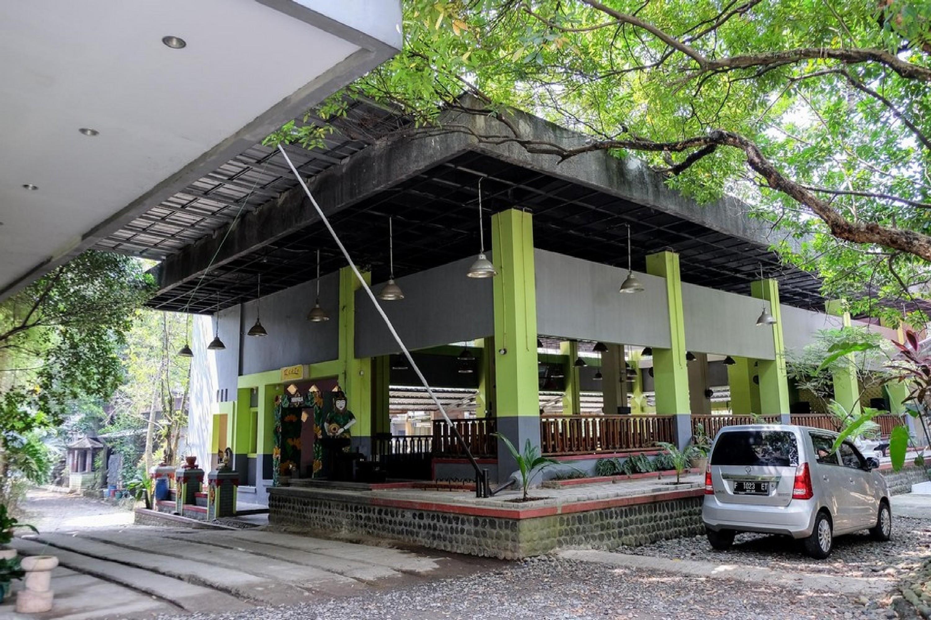 红门Plus酒店-近茂物巴鲁加兰 外观 照片